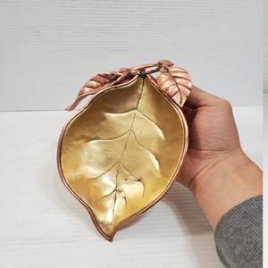 Vente en gros de porte-savon en laiton massif au design élégant | Porte-savon de douche finition dorée avec drainage supérieur pour usage domestique et commercial - Product Image 5