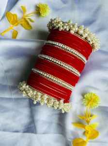 Conjunto de Brazaletes Tradicionales y Elegantes con Terciopelo, Pedrería Kundan, Imitación de Perlas, para Novias, Bodas y Ocasiones Especiales - Product Image 6