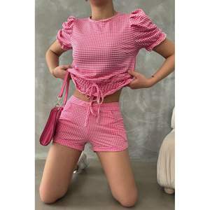 Shorts mini fuchsia pour femmes Topshow, options de vente en gros disponibles - Product Image 5