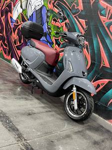 Prix réduit 2025 Kymcos Like 150R Scooter CVT TOUT NEUF Disponible pour l'expédition dans le monde entier - Product Image 3