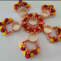 Décorations d'événement de mariage à la maison indienne traditionnelle porte-bougie chauffe-plat festif Rangoli fleurs artificielles chauffe-plat en métal Diwali