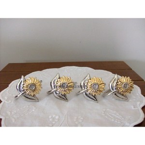 Premium Quality Eco-Friendly Stocked Flower Shaped Napkin Ring Holder Metal <b>Table</b> <b>Top</b> <b>Decoration</b> <b>Wedding</b> Giveaways Accessories - Product Image 1