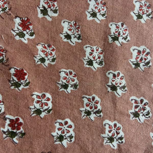 Tela de Algodón Estampada a Mano con Diseño Floral Rosa Polvoriento, Diseño Indo-Europeo Vintage - Product Image 3