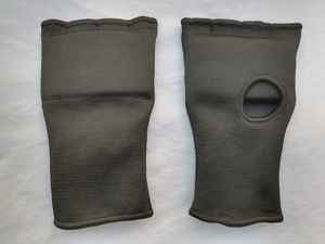 ถุงมือชกมวยแบบเจลคุณภาพสูงสำหรับผู้ชายและผู้หญิง พร้อมผ้าพันมือ สำหรับฝึกซ้อมมวยไทยและ MMA - Product Image 6