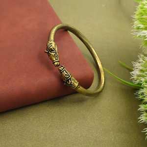 Brazalete Dorado Vintage Grabado en Latón, Joyería Tribal Minimalista Bohemia • Brazalete Unisex - Product Image 4