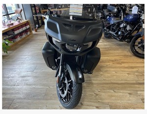 NUEVA Motocicleta IndiIan PursuiIt Dark Horse 2025 MÁS VENDIDA, Rojo Atardecer con Humo Negro - Product Image 5