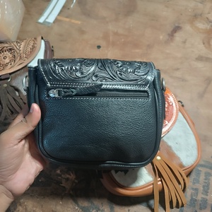 กระเป๋าหนังวัวขนาดเล็กกระเป๋าสะพายข้างสไตล์ตะวันตก - Product Image 5