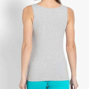 เสื้อกล้ามออกกำลังกายผู้หญิง ผ้าสแปนเด็กซ์ผสมคอตตอน ระบายอากาศได้ดี ทรงเข้ารูป แห้งเร็ว เหมาะสำหรับเล่นกีฬา ฝึกซ้อม และทำงาน  รับสกรีนโลโก้ - Product Image 3