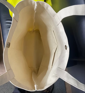 Bolsa de algodón de calidad superior diseñada para una máxima durabilidad y comodidad, ideal para actividades al aire libre o uso en la oficina - Product Image 2