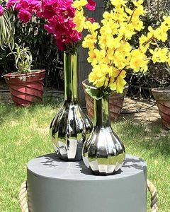 Vase à fleurs rugueux fini en laiton en deux tailles fabriqué en tôle d'aluminium décor à la maison Vase à fleurs Vase en métal - Product Image 1