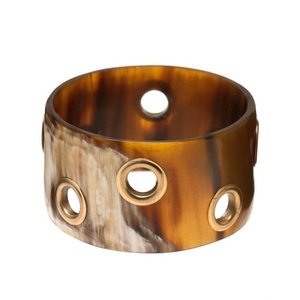 Brazaletes Clásicos Ecológicos de Cuerno de Búfalo Orgánico, Joyería Tradicional Hecha a Mano para Mujer, Venta al por Mayor - Product Image 5