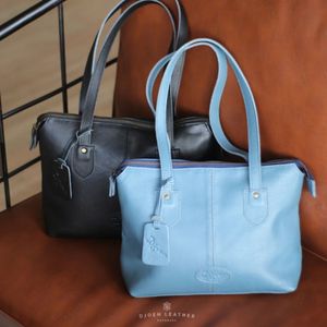 Bolso clásico con asa superior para mujer hecho de cuero de vaca real a la moda, funcional y duradero - Product Image 1