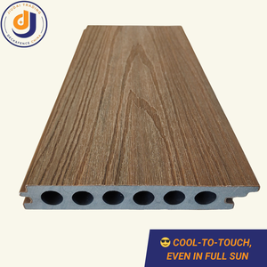 Surface 100 % imperméable et sans joint, et lames de terrasse en bois authentique avec matériau WPC Healthy Living pour l'extérieur et le bord de piscine. - Product Image 5