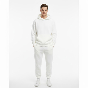 Ensemble de survêtements deux pièces pour hommes, vêtements de sport en tissu doux et confortable, tenue d'entraînement à la mode pour la course à pied et l'usure quotidienne - Product Image 1