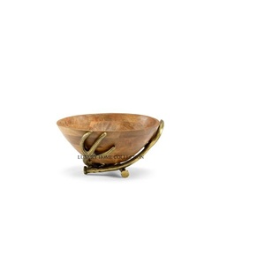 Bol de service en bois écologique fabriqué à partir de ressources renouvelables, parfait pour les maisons soucieuses de l'environnement - Product Image 1