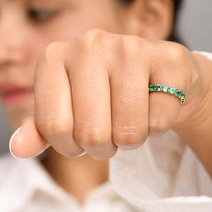 แหวนทองคำ14K เต็มวงแหวนนิรันดร2.5มม. วงแหวนซ้อนสีมรกตแท้ตัดกลมสินค้ามาแรง - Product Image 2