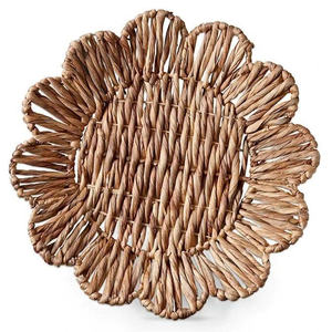 พรมและแผ่นรองจานจากผักตบชวาลายดอกไม้ - Product Image 2