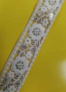 Conception de fleurs sur mesure, rubans et lacets brodés à la machine dans divers modèles et couleurs blanches pour robes de mariée - Product Image 4