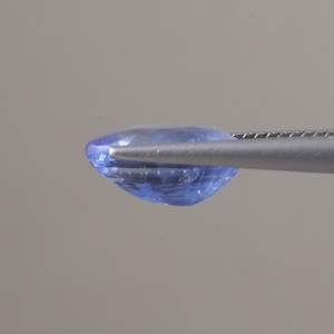 Zafiro Azul Creado en Laboratorio al por Mayor |   Corte Ovalado de 12x8 mm |   Zafiro Pulido de 5.06 Quilates con Certificación IGI de 6 mm de Altura, Joyería Fina - Product Image 2