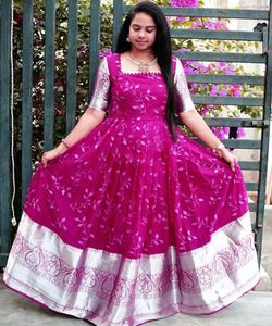 Attrayant Designer Party Wear Lin Pleine Longueur Anarkali Cousu Travail Lourd Couleur Jaune Femmes Indiennes Porter à Surat Alphanumero - Product Image 3