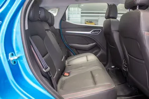 MG ZS EV LUX 2023 d'occasion, conduite à gauche/droite - Product Image 4