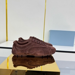 Nuevas zapatillas deportivas blancas transpirables con cordones y suela gruesa para hombre, zapatos casuales deportivos a la moda, parte superior de cuero genuino con amortiguación - Product Image 2