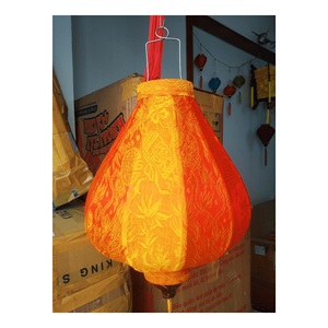 Chérissez chaque coin avec des lanternes en soie vietnamiennes: luxe abordable, sophistication intemporelle - Product Image 1