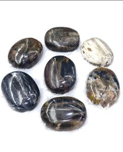 Pierre de paume en bois pétrifié, cristal de guérison, encourage le courage, la confiance, attire les opportunités positives, abondance d'énergie, peinte - Product Image 3