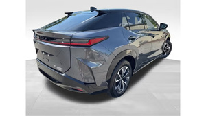 Lexus RZ 450e Premium AWD 2024 con Ruedas de 18 Pulgadas, Seminuevo - Product Image 5