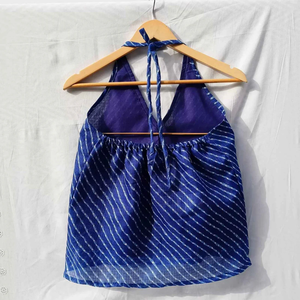 เสื้อครอปถักคอตตอนดอเรียสีน้ำเงินแบบผูกคอ แต่งลายปักฉลุ เสื้อครอปสั้นสำหรับผู้หญิง ของขวัญสำหรับเธอ - Product Image 2