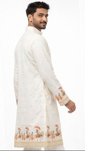 Un tissu en soie jacquard dola, spécialement conçu pour votre kurta prêt-à-porter pour homme, idéal pour votre mariage. - Product Image 4