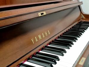 เปียโนยามาฮ่า W102 คุณภาพญี่ปุ่น 88 คีย์ แบบตั้งตรง สำหรับมืออาชีพ เสียงใสทรงพลัง พร้อมสำหรับการแสดงบนเวที ดีไซน์คลาสสิก - Product Image 3