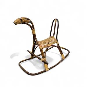 Jouet à bascule en rotin en forme de cheval pour enfants, tissé à la main, mobilier de chambre d'enfant en provenance du Vietnam - Product Image 1