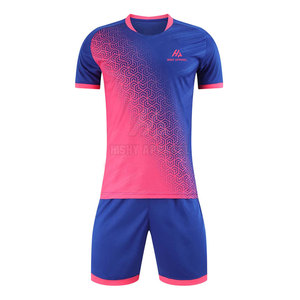 Uniforme de football durable avec coutures renforcées, adapté aux joueurs jeunes et adultes, conçu pour une utilisation durable - Product Image 1