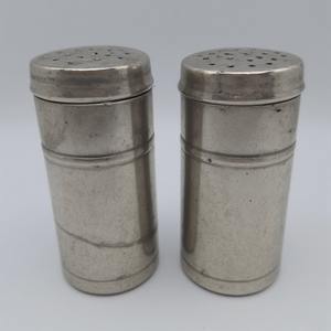 Moulin à sel et à poivre en acier inoxydable artisanal avec gravure florale antique Bouton rotatif durable écologique Accent décoratif - Product Image 4