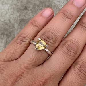 แหวนเงินแท้ 925 สไตล์คริสเตียน ประดับด้วยหินควอตซ์สีเหลืองน้ำผึ้งทรงทริลเลียน สำหรับงานหมั้นและงานแต่งงาน กำลังเป็นที่นิยม - Product Image 5