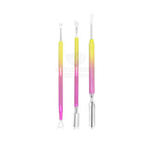 Pousse-ongles à cuticules de couleur contrastée en stock Pousse-ongles à cuticules léger de qualité supérieure à vendre - Product Image 1