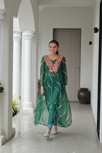 Boutique india de alta demanda, verde, calidad premium, elegante, impresionante, Kurti Navratri, ropa de fiesta étnica, ropa de novia para mujer - Product Image 6