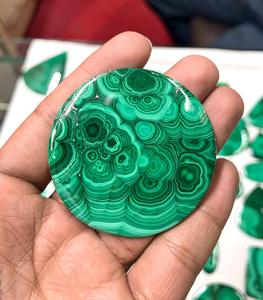 All'ingrosso pietra naturale Malachite Cabochon pietre di dimensione libera liscia ovale forma di miscela verde Semi-preziosa gemma prezzo di fabbrica - Product Image 2