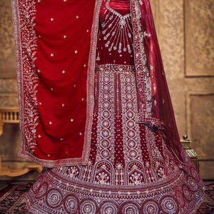 Moderne élégant marron rouge velours Lehenga plein Jarkan travail manuel 3M Flair Choli 1.2M lourd brodé Dupatta pour les fêtes d'hiver - Product Image 3
