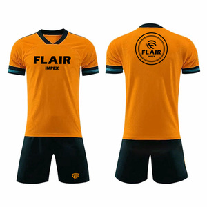 ชุดยูนิฟอร์มฟุตบอลคุณภาพดีที่สุด ออกแบบเองได้ ระบายอากาศได้ดี สวมใส่สบาย บริการ OEM สำหรับผู้เล่นชาย แขนสั้น ตัดเย็บด้วยระบบอัตโนมัติ - Product Image 4