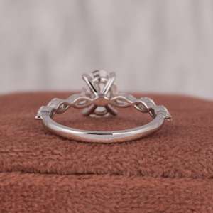 Anillo de compromiso de diamante cultivado en laboratorio de corte ovalado, anillo de oro blanco de 14K de diamante/anillo de regalo de aniversario para su esposa/regalo de cumpleaños - Product Image 4