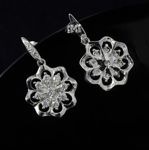 Boucles d'oreilles fleur Moissanite VVS1 en argent sterling 925 Style Hip Hop bijoux à pousser - Product Image 4
