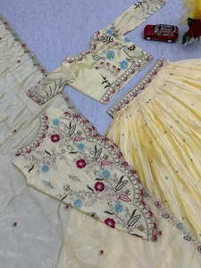 Lehenga Choli de créateur doré avec veste en or pur Dupatta Vêtements traditionnels d'inspiration occidentale pour les mariages et les fêtes - Product Image 4