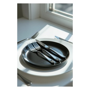 Ensemble de couverts en acier inoxydable finition argentée, un symbole d'élégance et de classe, adapté aux expériences culinaires de luxe dans le monde entier - Product Image 1