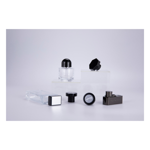 Flacon de parfum en alliage de zinc avec bouchon en bois, pulvérisateur à pompe, personnalisable - Product Image 3