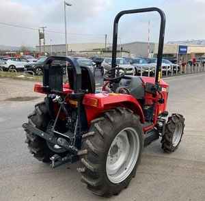 Tracteur compact Massey Ferguson 1525, best-seller, 25 CV, 4 roues motrices, avec plateau de coupe de 60 pouces - Product Image 4