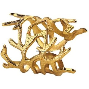 Servilletero de Diseño Único en Forma de Triángulo, Hecho de Metal de Alta Calidad Chapado en Oro, para Decoración de Mesa de Boda - Product Image 5