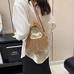 Bolso Bandolera Triangular de Paja con Forma de Gota de Agua, Hecho a Mano, Estilo Vintage Boho, con Cordón - Product Image 4