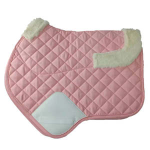Selle de cheval rose sur mesure, légère, confortable, en laine, nouvellement conçue, équipement équestre de course sportive, vente en gros - Product Image 1